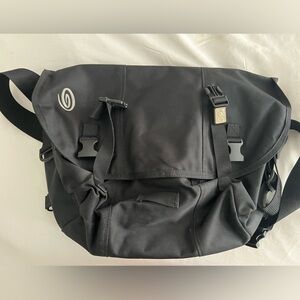 Excellent used condition Timbuk2 messenger bag